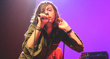 Von Adam Green bis Courtney Love Adam Green bei einem Auftritt 2006 in der Muffathalle - gerade hatte Deutschland bei der WM gegen Italien verloren (Foto: muenchenblogger)