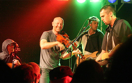 The Hidden Cameras in der Kranhalle Die "Hidden Cameras" auf dem Puch Festival 2007 (Foto: muenchenblogger)