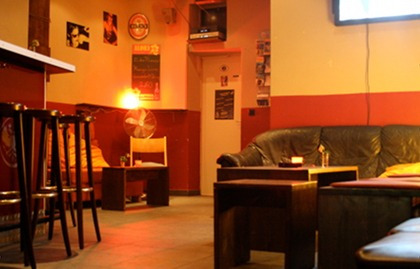 Kneipe mit schwierigem Namen: das aksniBuk (Foto: muenchenblogger)