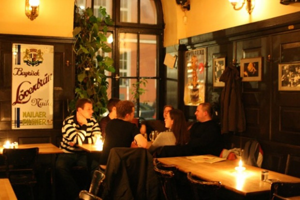 Wenn Wirte Stars nicht erkennen und Polizisten sich Spitznamen ausdenken