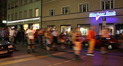 Die Rückkehr der rollenden Massen Es wird wieder gerollt: Die Blade-Night-Saison 2011 startet am 30. Mai 2011 (Foto: muenchenblogger)