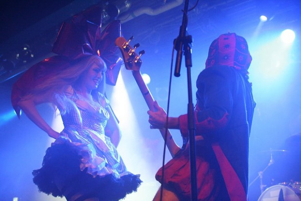 Tolstoi und Playboy Irre Bühnenshow: Bonaparte im Backstage (Foto: muenchenblogger)