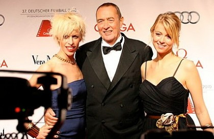 Ein Leben für den Film Bernd Eichinger mit Frau Katja und Tochter Nina beim Deutschen Filmball 2010 (Foto: muenchenblogger)