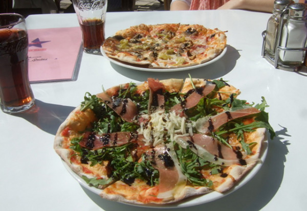 Pizza und Getränk gibt es mittags im Freak In für nur 5,90 Euro. (Foto: muenchenblogger)