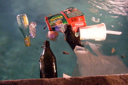 Trinkflaschen im Trinkwasserbrunnen (Foto: muenchenblogger)