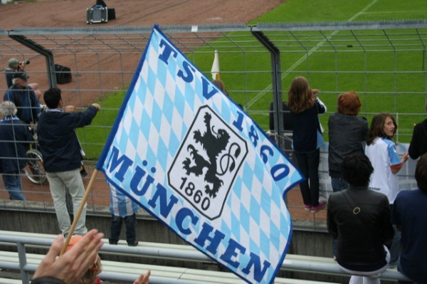 1860-Fans im Grünwalder Stadion (Foto: MünchenBlogger)