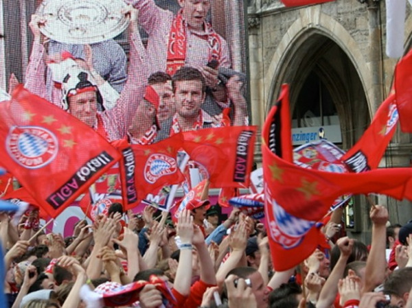 Auch Meister 2011? Der FC Bayern bei der Meisterfeier im Mai am Marienplatz (Foto: muenchenblogger)