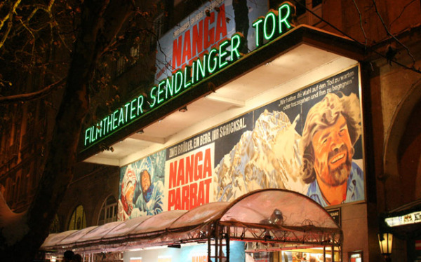 Kritiklos zum Gipfel Premiere am Sendlinger Tor (Foto: muenchenblogger)