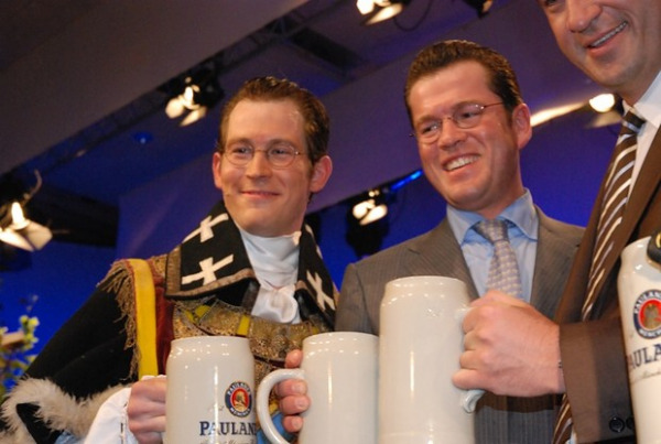 Guttenberg und sein Double (Foto: Lisa Sonnabend)