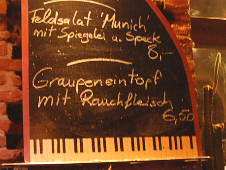 In die Tasten gehauen In die Tasten gehauen