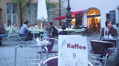 Eine der schönsten Draußen-Kneipen der Stadt Stadtcafé (Foto: MünchenBlogger)