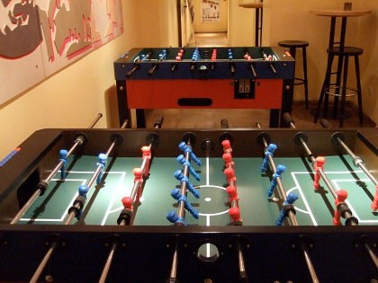 Eine Kneipe, viele Angebote Der Kickertisch im Türkenhof (Foto: muenchenblogger)