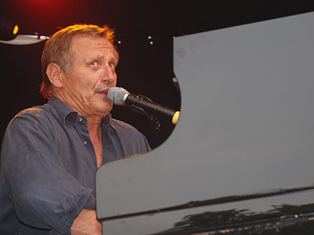 Konstantin Wecker auf dem Brückenfest (Foto: muenchenblogger)